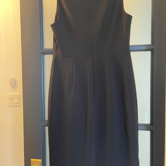 Peep hole dress - Picture 2 of 2